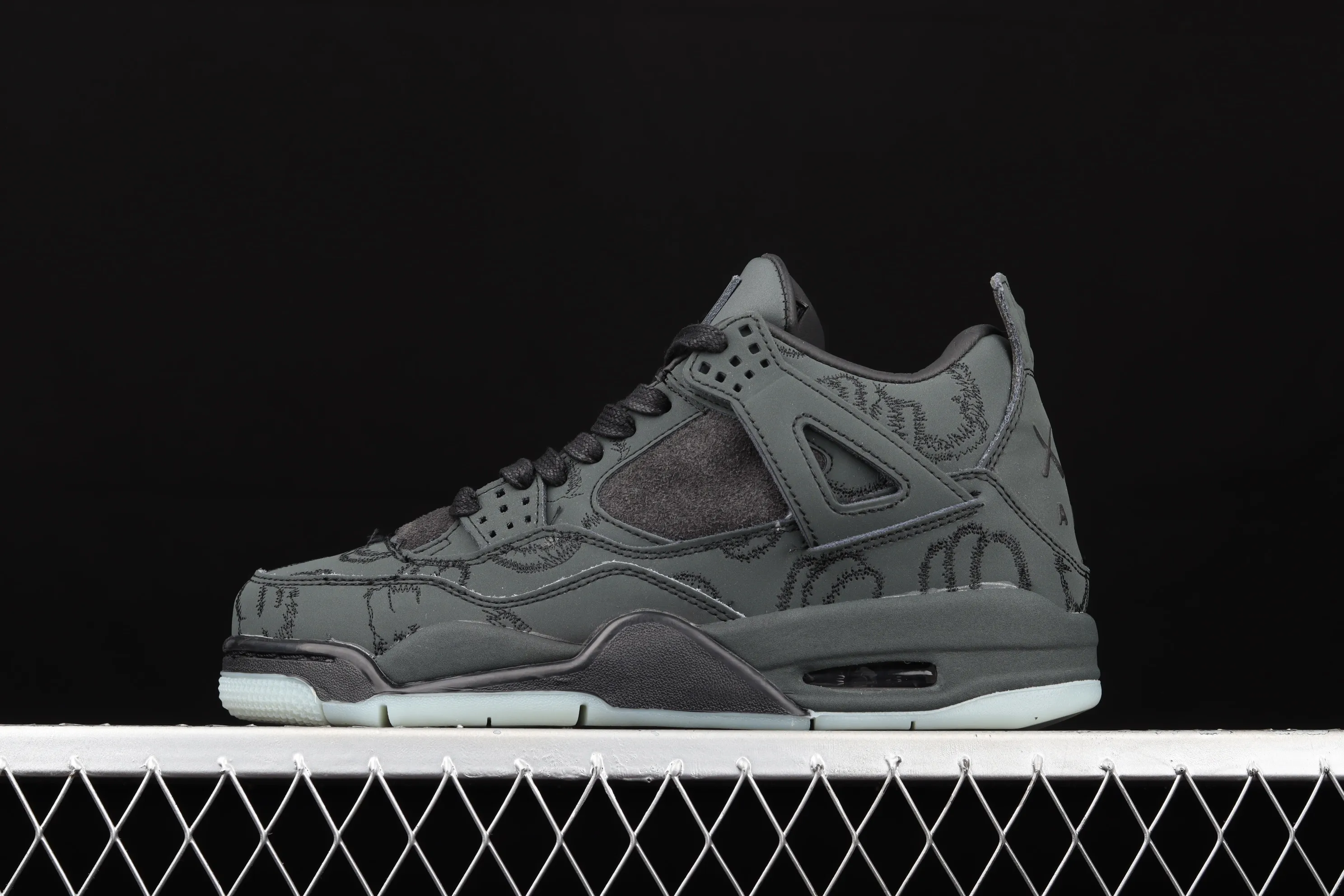 All categories Air Jordan Jordan series basketball shoes Air Jordan 4 G version Kaws x Air Jordan 4 Black AJ4 black suede luminous limited edition 930155-001